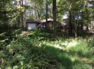 113 Cardinal Ln, Pocono Lake, PA 18347