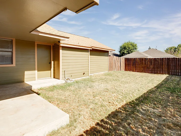 808 Camellia Ct — Photo 18