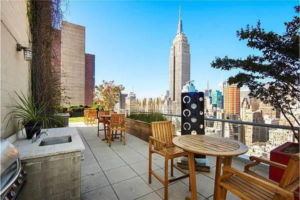 Rented by Manhattan Connection | media 18