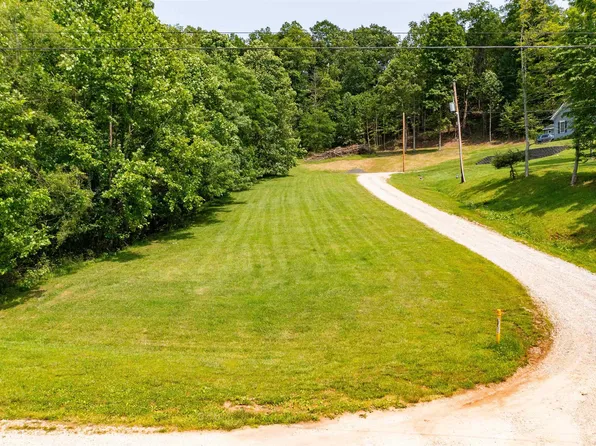 8 Walkers Pointe Rd, Barboursville, WV 25504