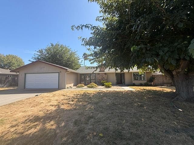 1st image of 23 Walnut Tree Dr