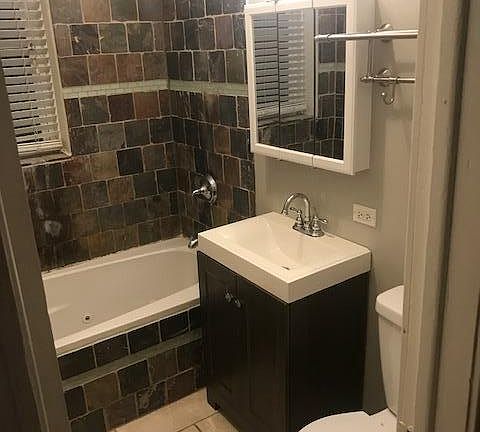 3rd image of 1626 N Rockwell St APT 2