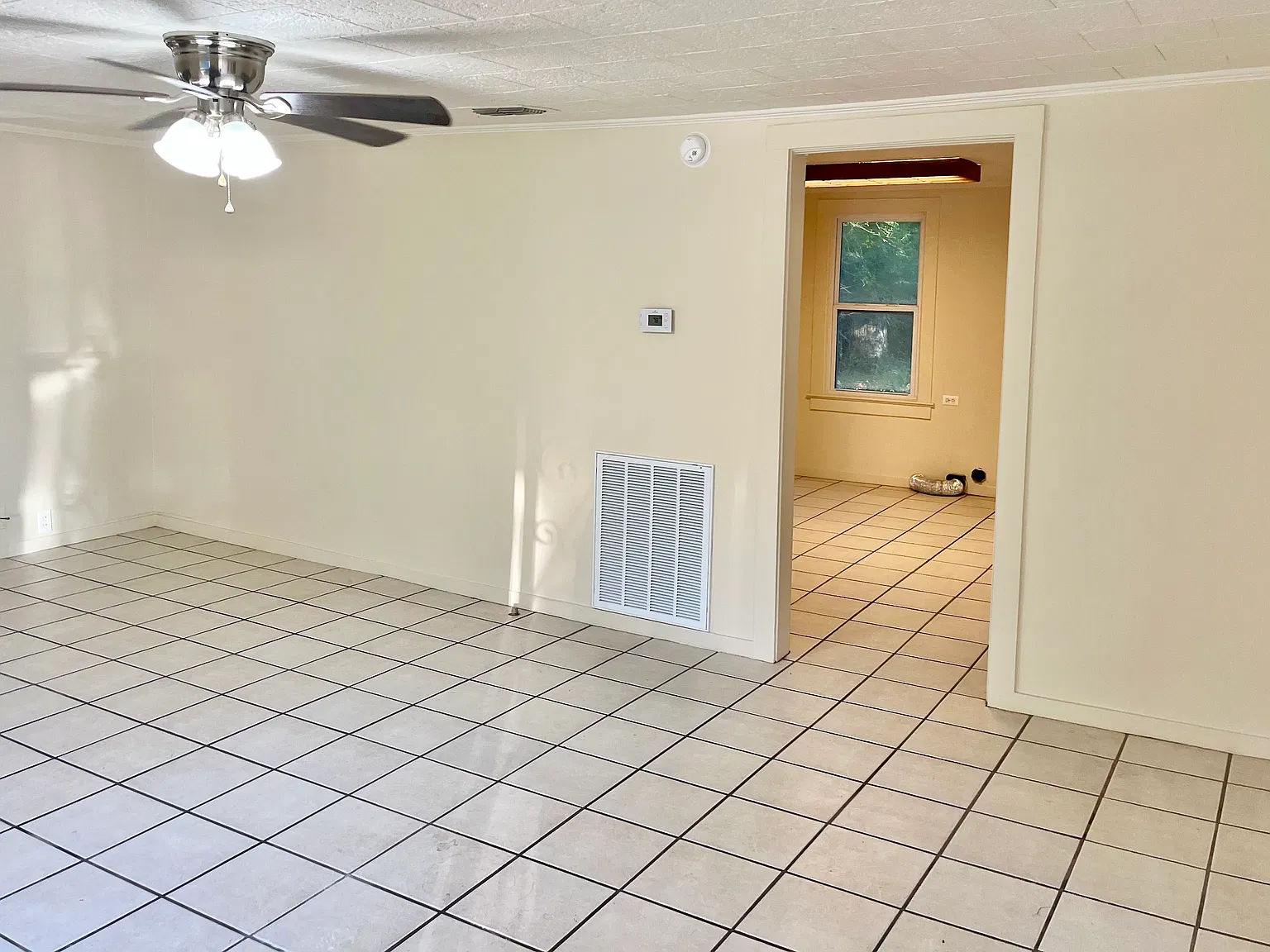 3 bed, 1323 sqft, $975 — Photo 2