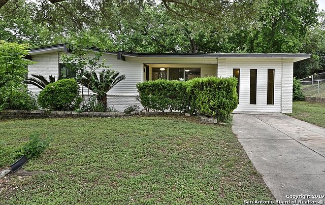 1st image of 3930 Southport Dr