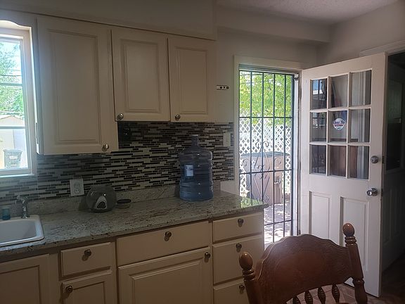 5th image of 2205 Glenwood Dr