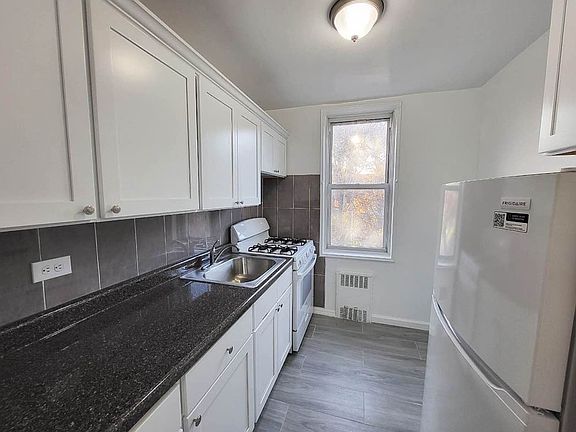 4th image of 5505 Woodside Ave APT 519