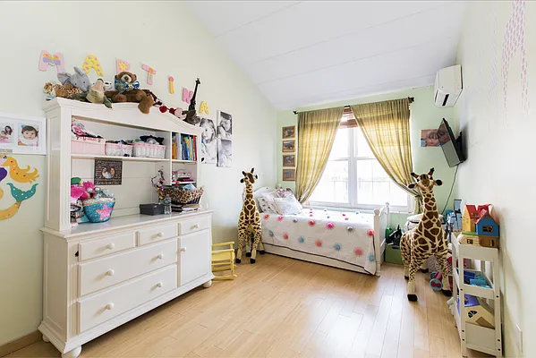 Sold by Compass | media 3