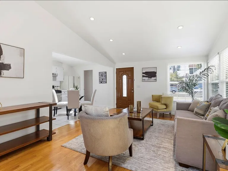 421 Burgoyne St — Photo 5