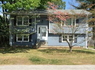 88 Overlook Dr, Warwick, RI 02818