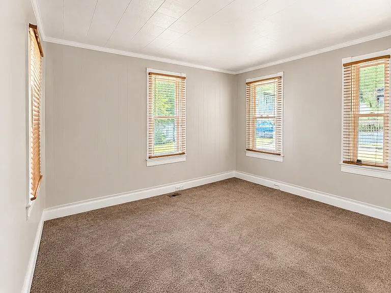 6125 Everall Ave — Photo 5