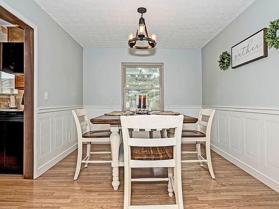 5th image of 589 Mulberry Way S