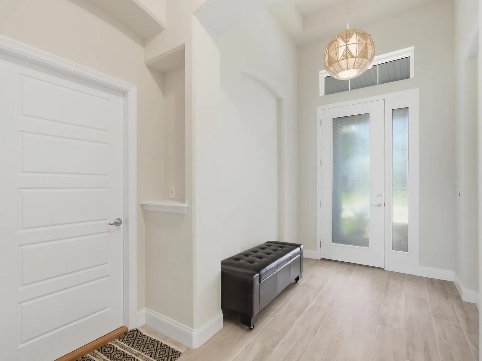 3 bed, 2119 sqft, $2,690 — Photo 4