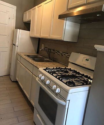 5th image of 5947 N Winthrop Ave #1B