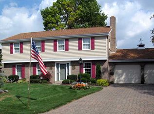 4863 Mooreridge Dr, Pittsburgh, PA 15227