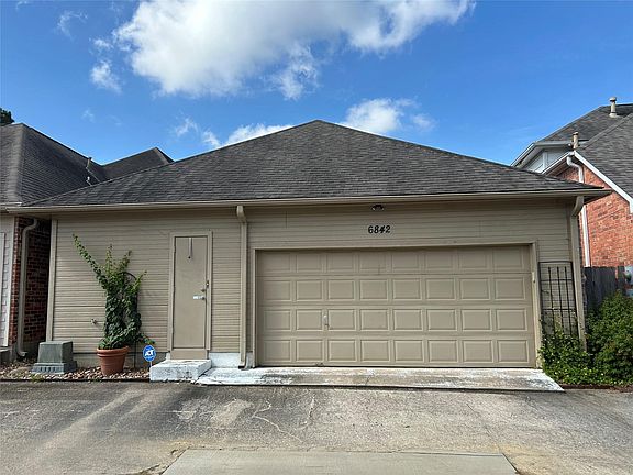 3rd image of 6842 Queensclub Dr