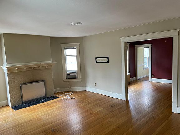 Living room in to dining room