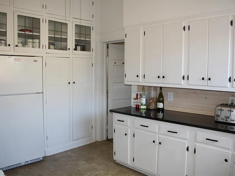 801 N College Ave — Photo 6
