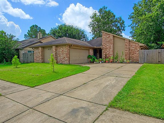 3rd image of 15307 Evergreen Place Drive