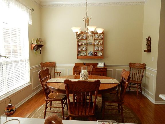 4th image of 2819 Everholly Ln