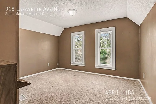 918 Lafayette Ave NE — Photo 8