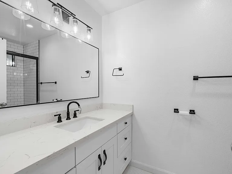 412 N Bushnell Ave #C — Photo 16