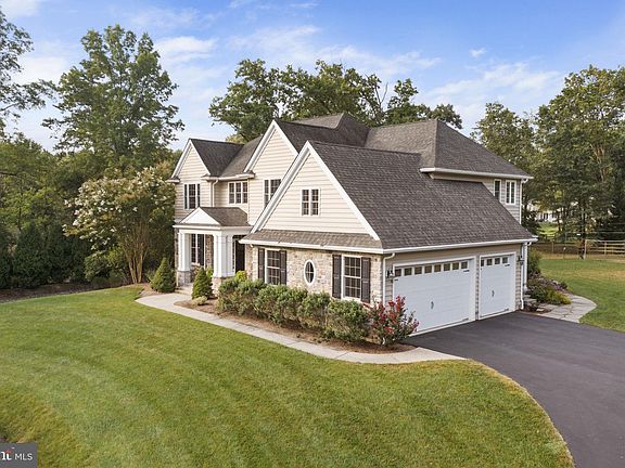 3rd image of 14 Wildwood Dr