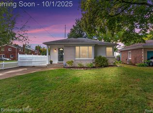 13625 Victoria St, Oak Park, MI 48237