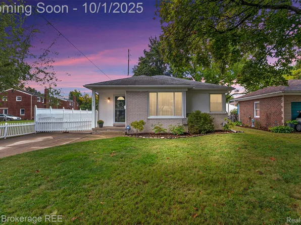 13625 Victoria St, Oak Park, MI 48237