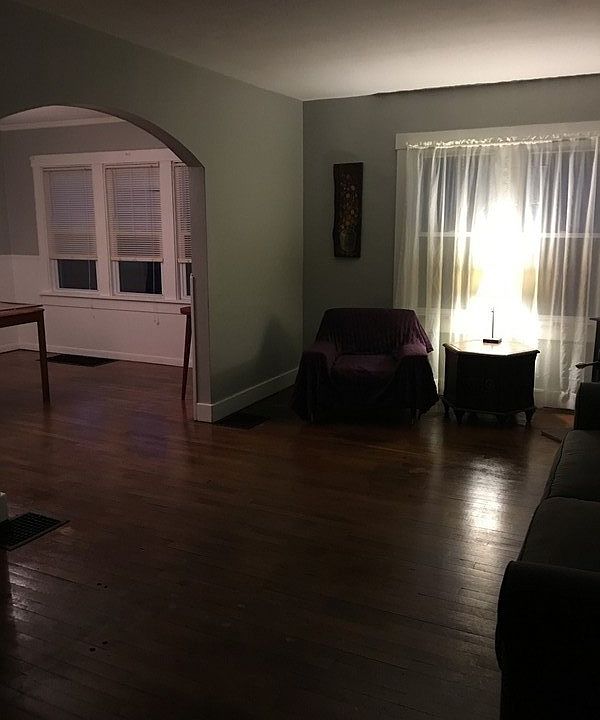 2nd image of 2917 Champaign Ave