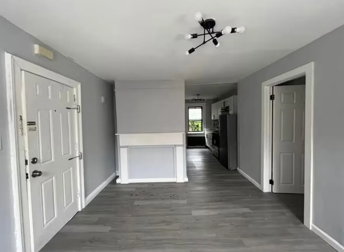 3 bed, $2,050 — Photo 1