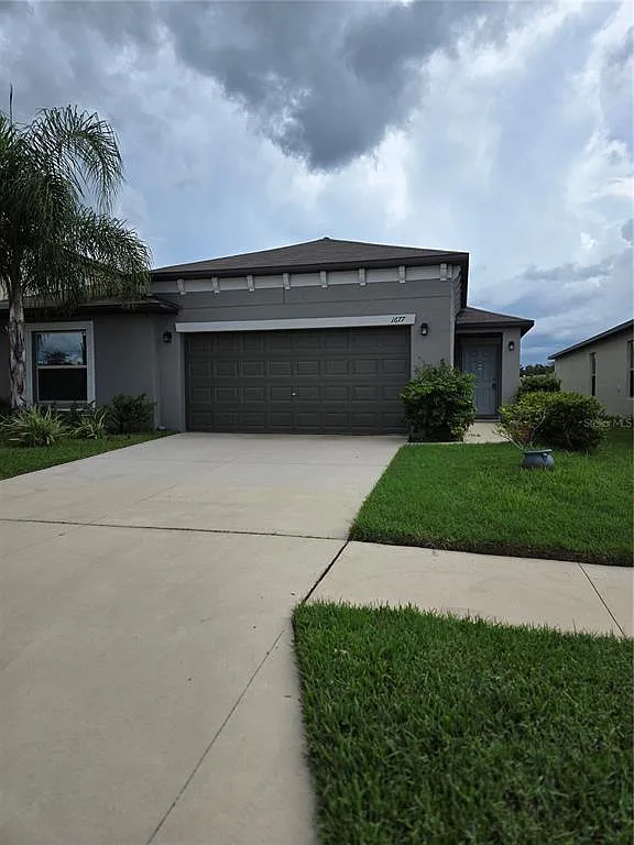 4 bed, 2.0 bath, 1841 sqft, $2,300 — Photo 2