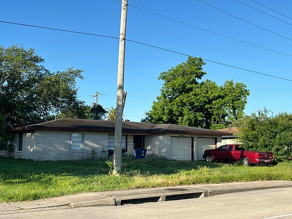 3rd image of 915 25th Ave N