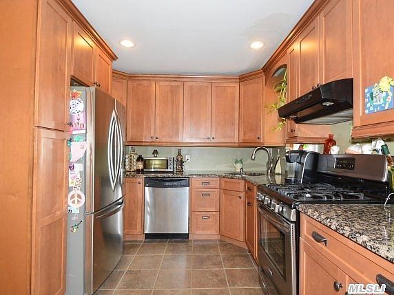 4th image of 150 Henrietta Ave