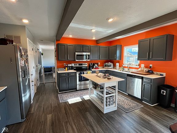 2nd image of 825 Yellowwood Dr