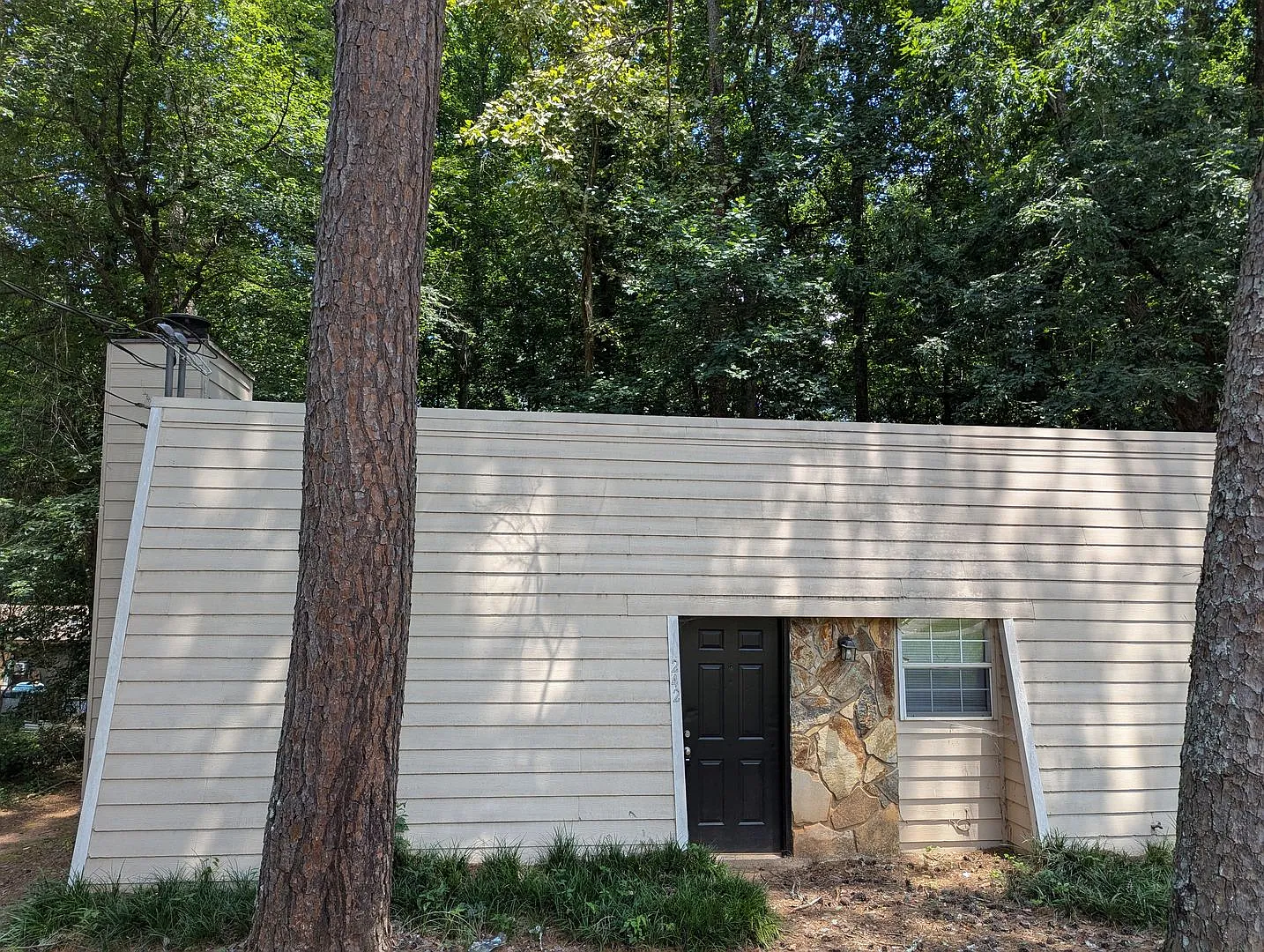 240/242 Rustwood Dr — Photo 1