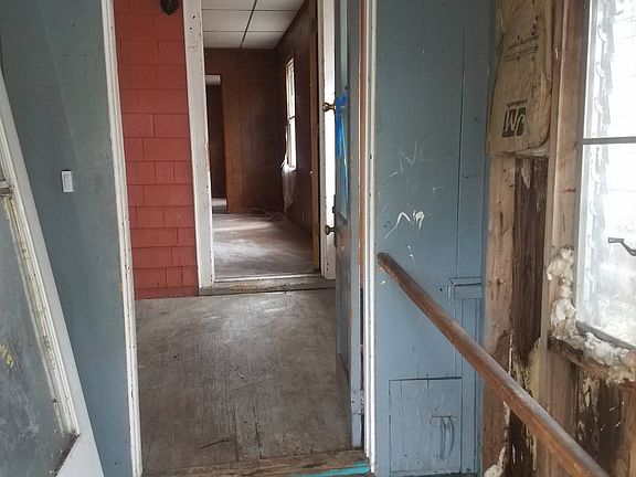5th image of 214 Mary St