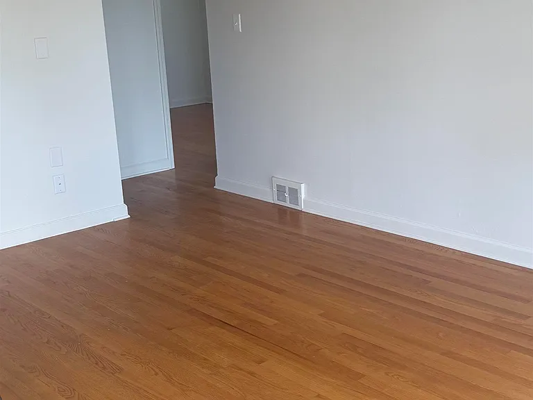 20644 Hollywood St — Photo 3