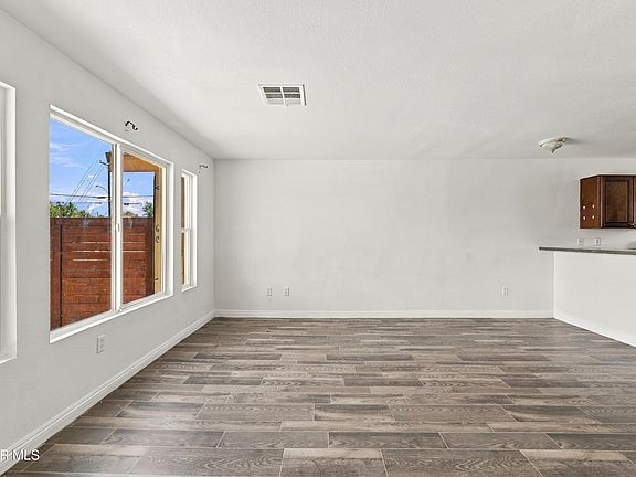 3rd image of 201 W Kettering St