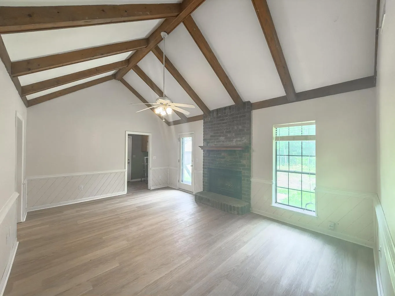 3 bed, 1338 sqft, $1,950 — Photo 3