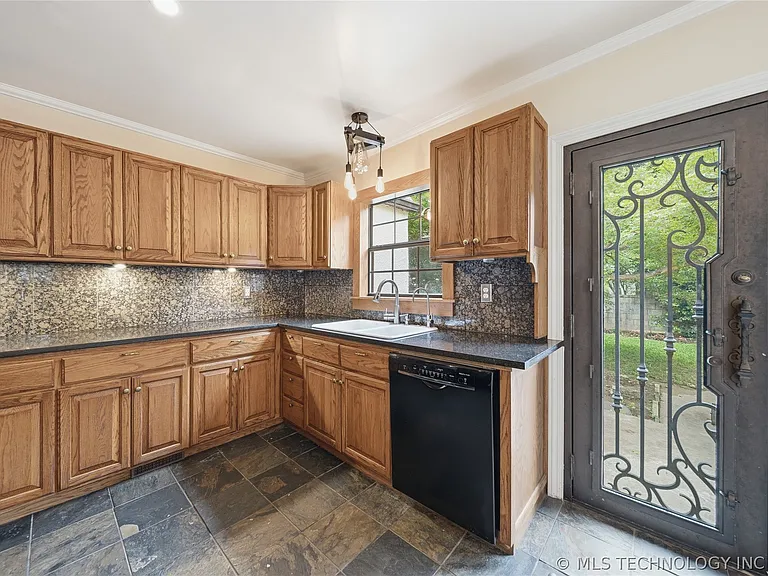 3172 S Woodward Blvd E — Photo 15