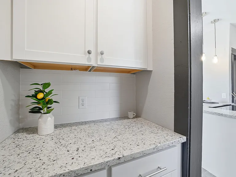 330 Jefferson St — Photo 39