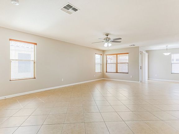 4th image of 2349 E Palm Beach Dr