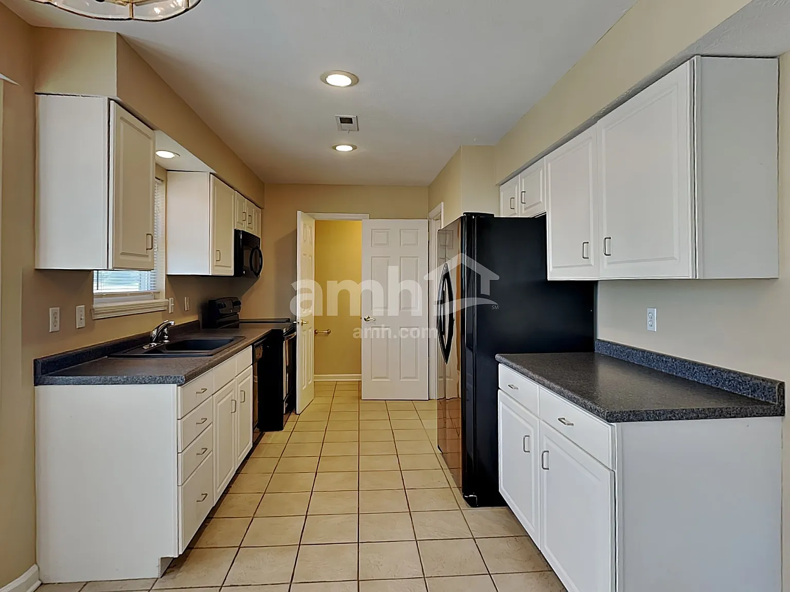3 bed, 2.5 bath, 1408 sqft, $1,970 — Photo 3