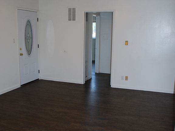 3rd image of 25204 Oak Street # Second Floor