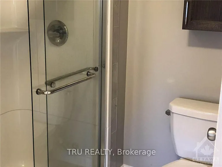 222 Fergus Cres — Photo 15