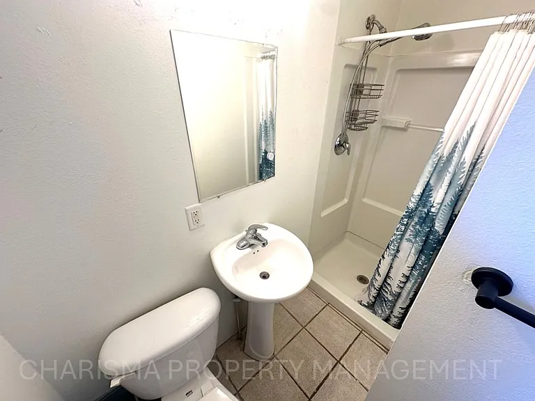 322 E 15th St #3 — Photo 19