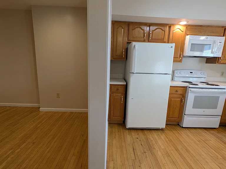 1516 Main St #6 — Photo 4