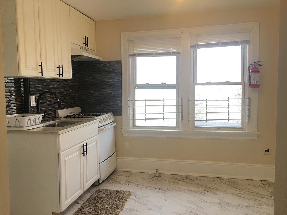 2nd image of 395-397 3rd Ave W Floor 3