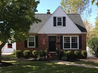 1576 Edgefield Rd, Lyndhurst, OH 44124