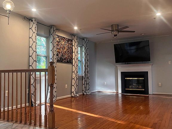 5th image of 316 Nairn Ct